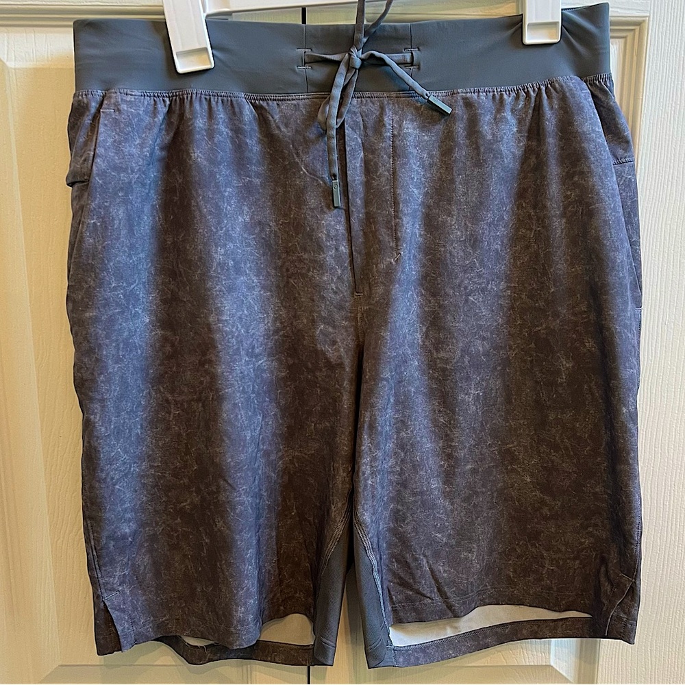 Lululemon Mens T.H.E. 9” *Linerless Grey Shorts —Size Large Originally $88